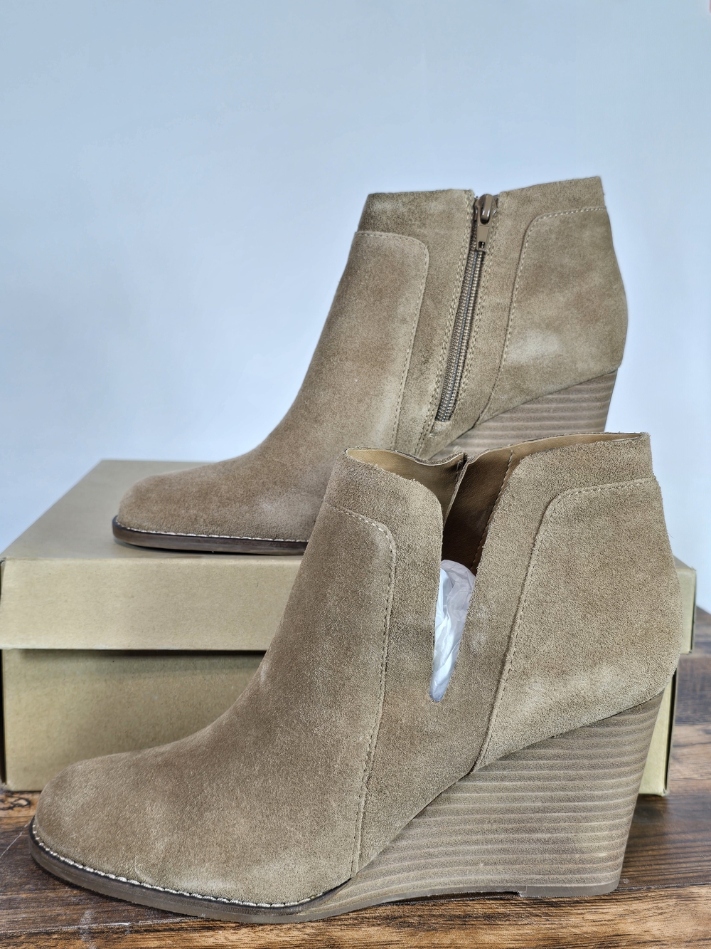 Lucky Brand Women’s Suede Wedge Ankle Boot Taupe Size 10